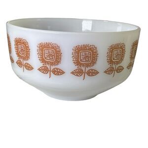 VTG Federal “Sunflower or Connoisseur milk glass  2.5 QT Bowl.